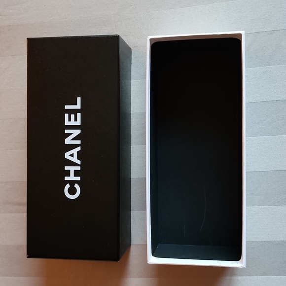 Genuine Channel Eyeglass Box (empty) - Picture 2 of 8